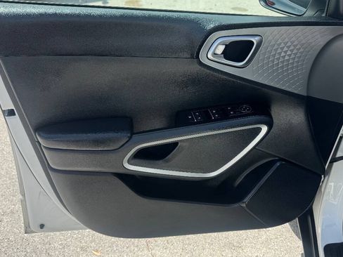 Used 2020 Kia Soul LX FWD image 20