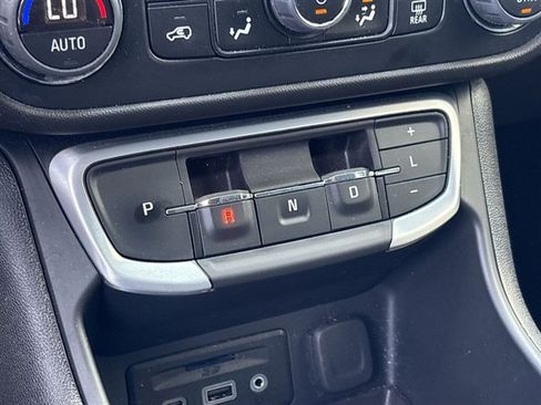 Certified 2024 GMC Terrain SLT AWD/4WD image 15