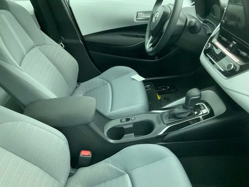 Used 2026 Toyota Corolla SE FWD image 4