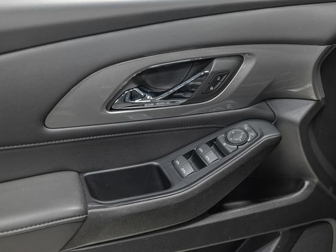 Used 2023 Chevrolet Traverse LT image 13
