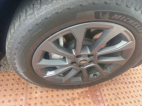 Used 2024 Land Rover Range Rover Sport SE image 12