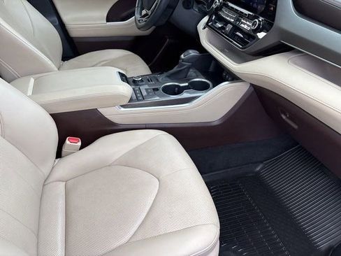 Used 2020 Toyota Highlander Limited image 40
