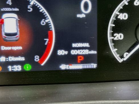Used 2025 Honda Pilot Touring image 13