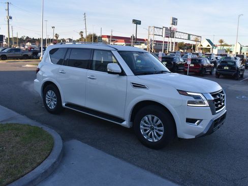Used 2024 Nissan Armada SV image 15