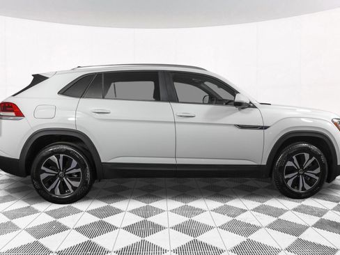Used 2025 Volkswagen Atlas Cross Sport SE FWD image 13