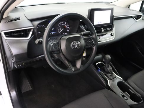 Used 2025 Toyota Corolla LE FWD image 13
