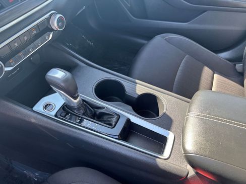 Used 2025 Nissan Altima 2.5 SV FWD image 41