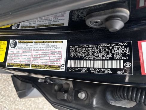 Used 2021 Toyota C-HR XLE FWD image 33