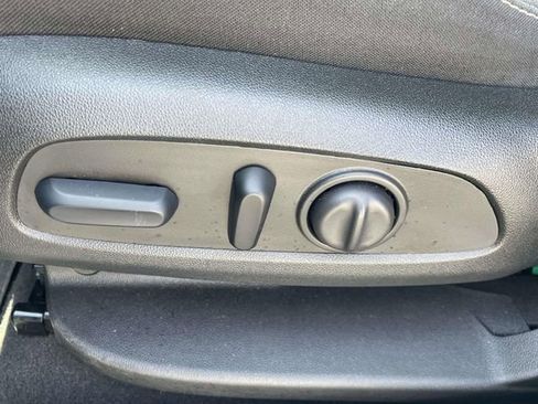 Used 2023 GMC Acadia SLE w/ Driver Convenience Package image 15