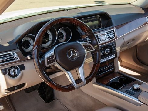 Used 2014 Mercedes-Benz E 250 BlueTEC 4MATIC Sedan image 10