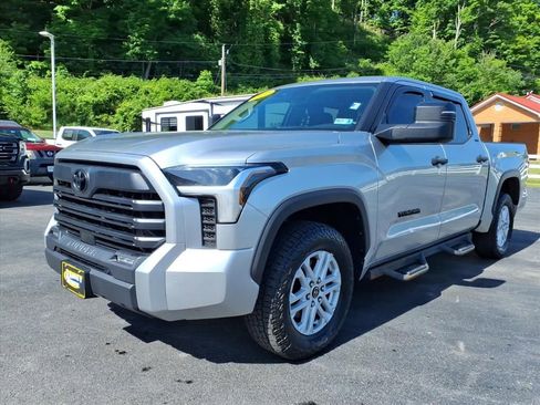 Used 2022 Toyota Tundra SR5 w/ SR5 Convenience Package AWD/4WD image 10