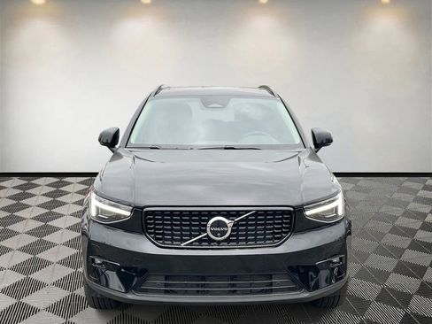 Used 2025 Volvo XC40 B5 Plus w/ Protection Package Premier image 8