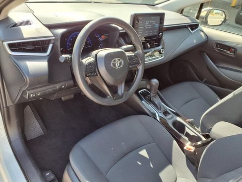 Used 2022 Toyota Corolla LE FWD image 4