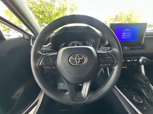 Used 2025 Toyota RAV4 LE AWD/4WD image 15