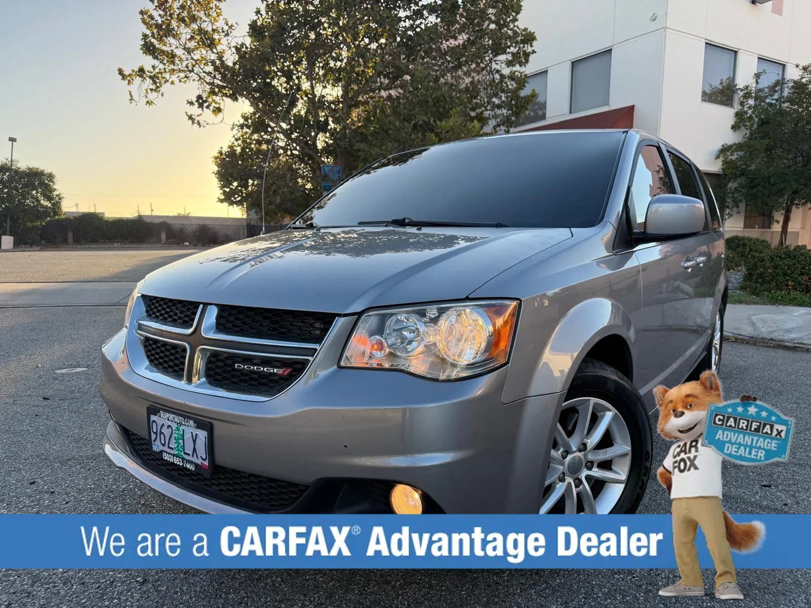 Used 2018 Dodge Grand Caravan SXT FWD image 1