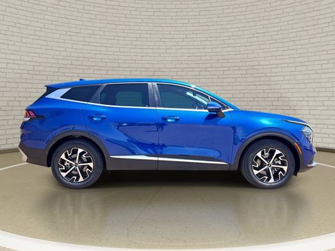 Used 2025 Kia Sportage EX FWD image 4