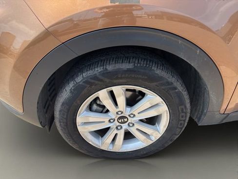 Used 2018 Kia Sportage LX AWD/4WD image 11
