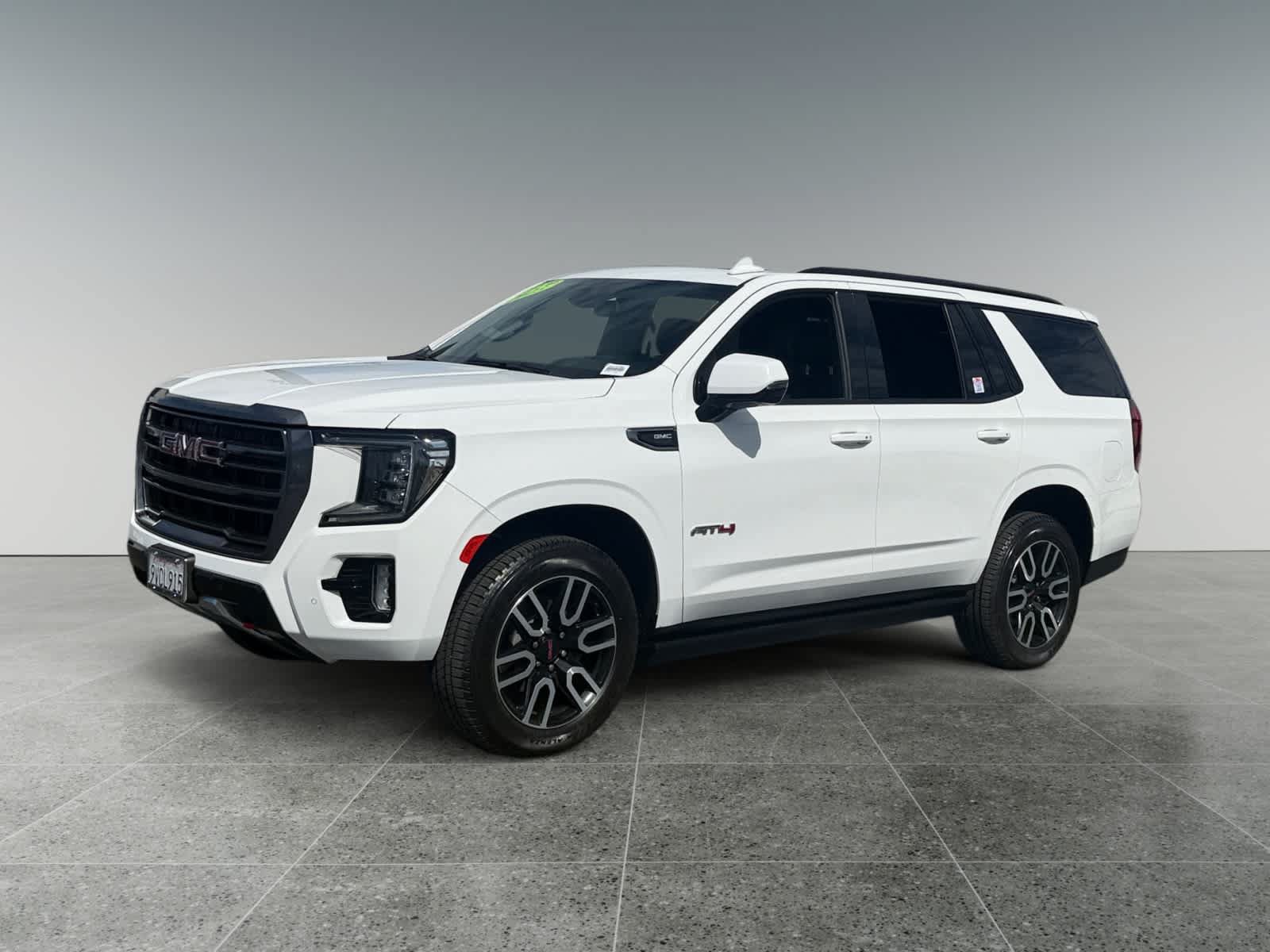 Used 2023 GMC Yukon AT4 w/ Technology Package AWD/4WD image 1
