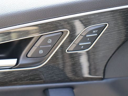 Used 2025 Audi Q7 3.0T Premium Plus AWD/4WD image 25