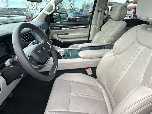 Used 2023 Jeep Wagoneer 2WD w/ Premium Group I image 9