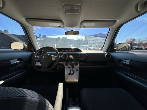 Used 2010 Scion xB FWD image 13