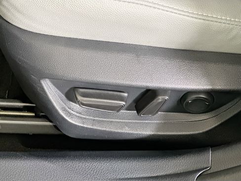 Used 2025 Toyota Camry SE FWD image 13