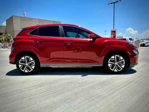 Used 2022 Hyundai Kona Limited FWD image 5