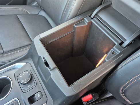 Used 2019 Chevrolet Traverse LT image 25