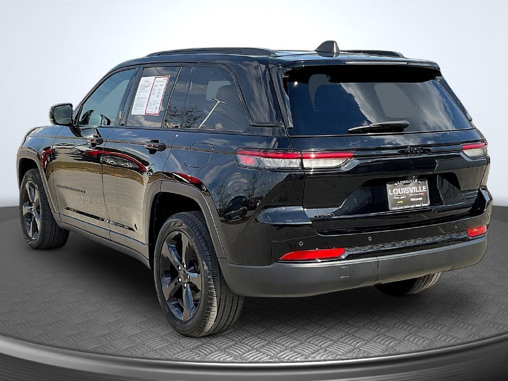 Used 2023 Jeep Grand Cherokee Limited w/ Black Appearance Package AWD/4WD image 5