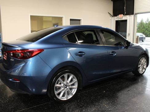 Used 2017 MAZDA MAZDA3 Grand Touring w/ Premium Equipment Package FWD image 4