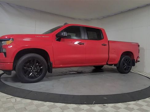 Used 2023 Chevrolet Silverado 1500 Custom image 4