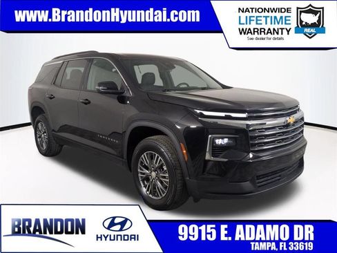 Used 2026 Chevrolet Traverse LT FWD image 1