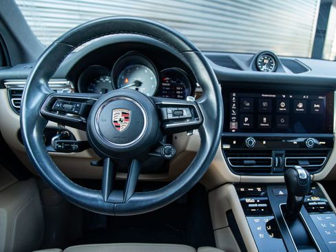 Certified 2023 Porsche Macan S AWD/4WD image 6