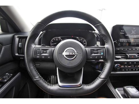 Used 2023 Nissan Pathfinder SL FWD image 15