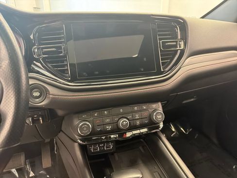 Used 2022 Dodge Durango R/T w/ Blacktop Package AWD/4WD image 18
