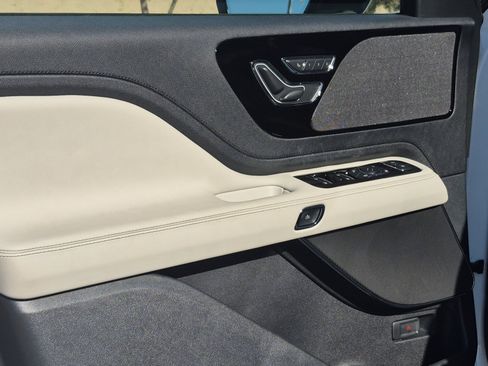 Used 2026 Lincoln Aviator AWD w/ Jet Appearance Package image 14