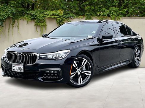 Used 2019 BMW 740i w/ M Sport Package image 3
