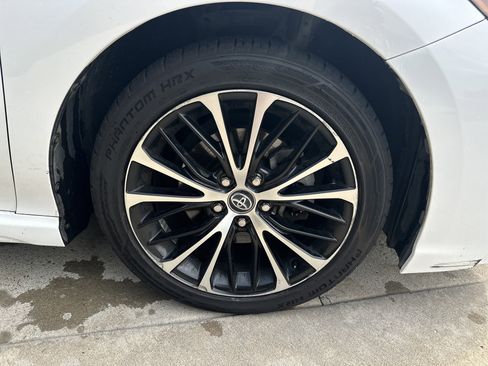 Used 2020 Toyota Camry SE FWD image 18
