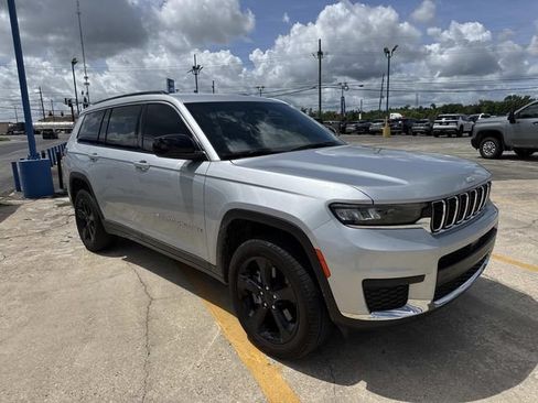 Used 2024 Jeep Grand Cherokee L Laredo RWD image 5