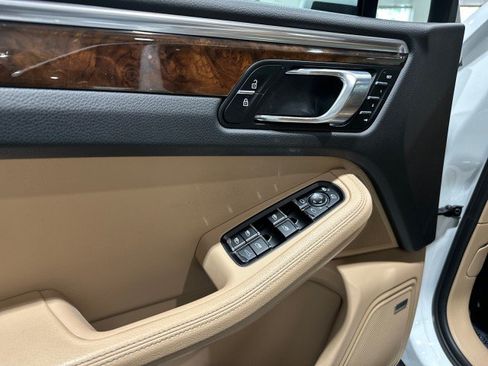 Used 2019 Porsche Macan AWD/4WD image 41
