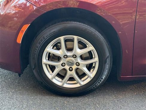 Used 2021 Chrysler Voyager Lxi image 7