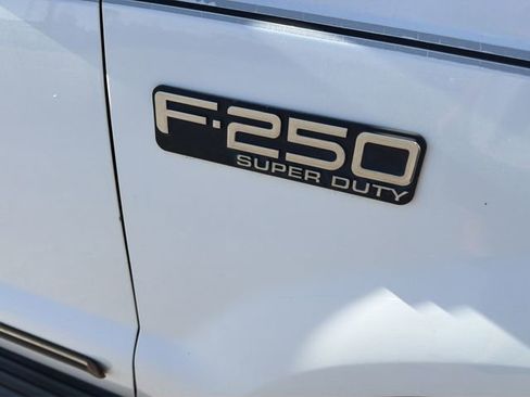 Used 1999 Ford F250 Lariat image 10