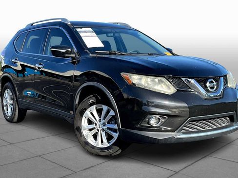 Used 2015 Nissan Rogue SV image 2