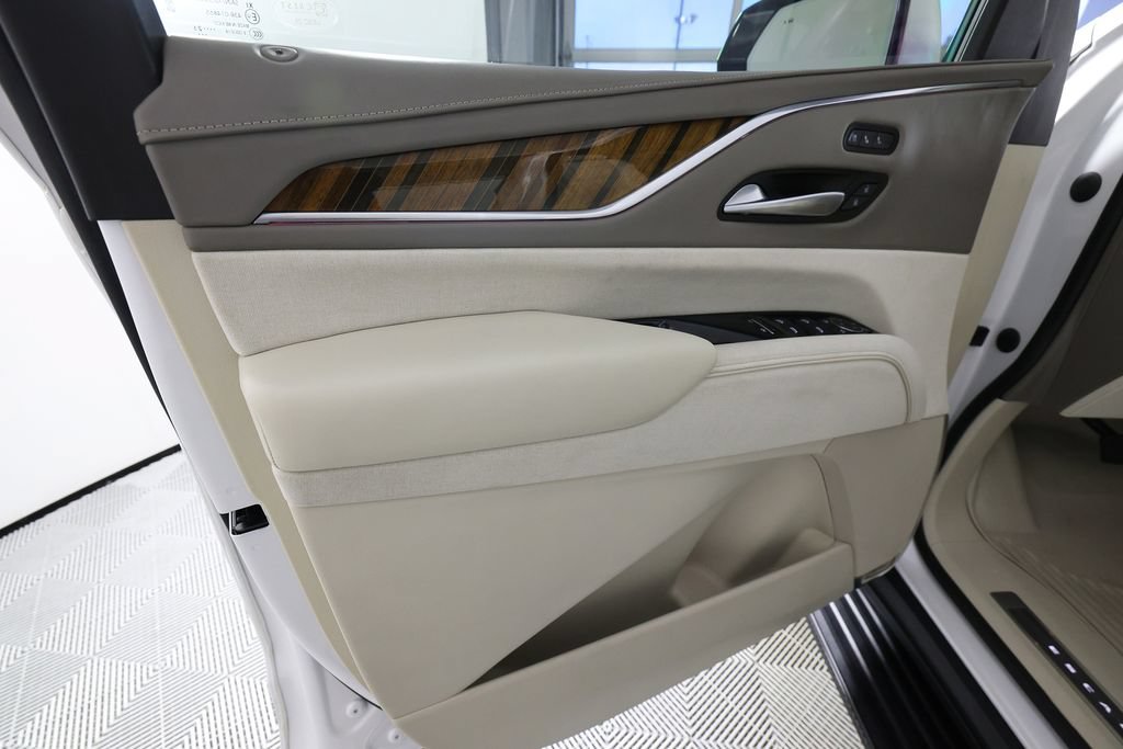 Used 2023 Cadillac Escalade Premium Luxury Platinum AWD/4WD image 18