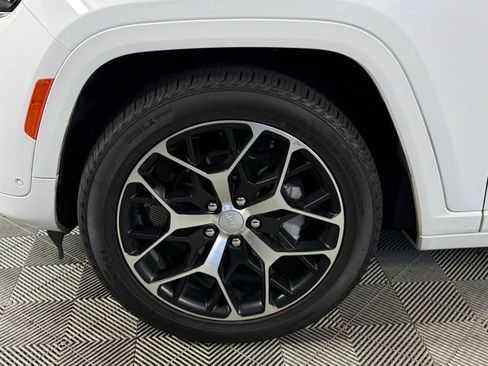 Used 2025 Jeep Grand Cherokee Summit image 11