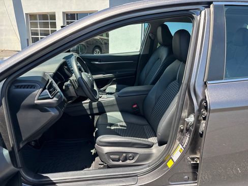 Used 2021 Toyota Camry SE w/ Convenience Package FWD image 12