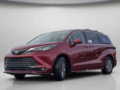 New 2026 Toyota Sienna XLE image 17