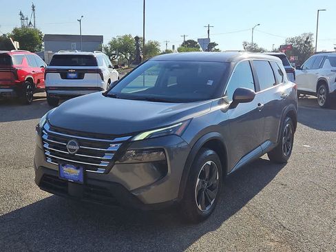 Used 2025 Nissan Rogue SV FWD image 4