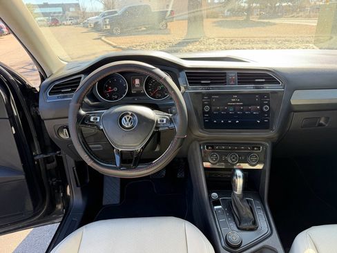 Used 2019 Volkswagen Tiguan SEL image 17