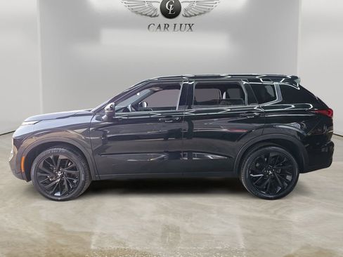 Used 2023 Mitsubishi Outlander SE Black Edition image 2